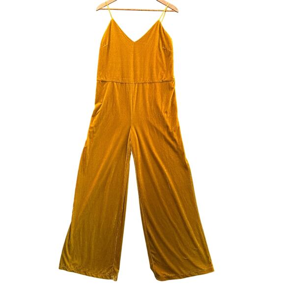 TJD The Jetset Diaries The Golden Hour Jumpsuit Gold Velvet Spaghetti Strap M - Picture 1 of 10